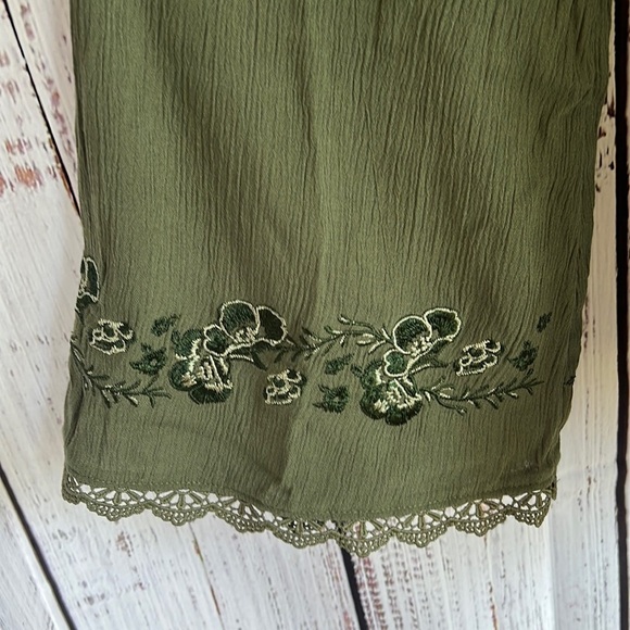 Time and Tru Embroidered Floral Bell Long Sleeve Olive Blouse Size S (4-… - Picture 4 of 16